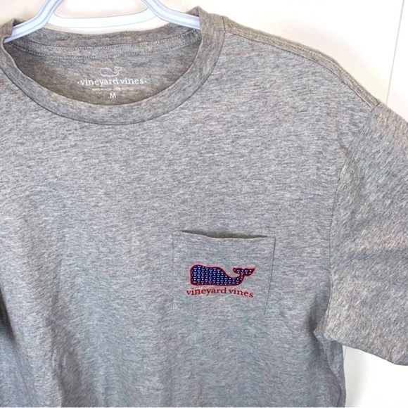 Vineyard Vines Grey Logo Stars  Blue Red Whale Short Sleeve Tee T-Shirt Men's M - Picture 2 of 7